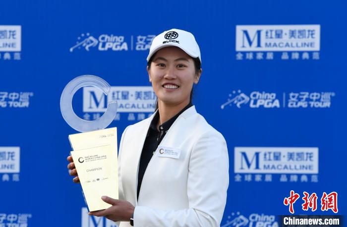 关于比利时女子高尔夫球手票数领先，夺得冠军的信息