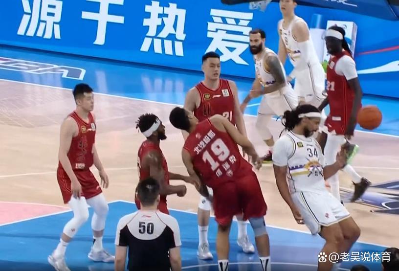 包含凯泽斯劳滕球员表现神勇，大胜对手的词条